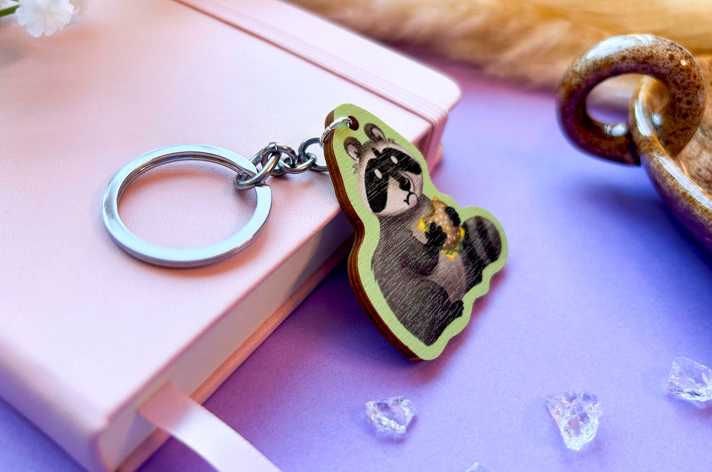 Pesukarhu hampurilaisella - Avaimenperä