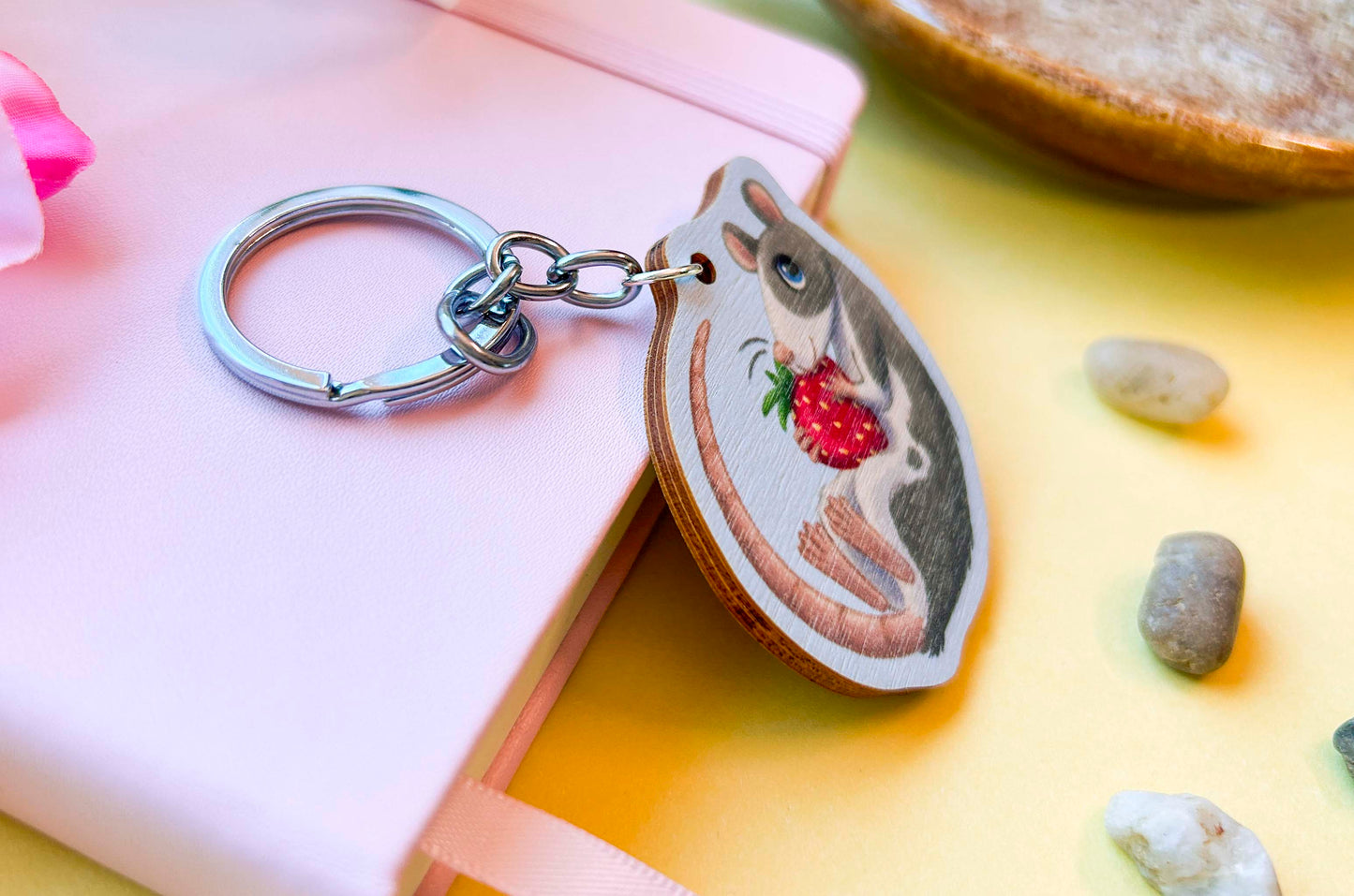 Rotta ja mansikka - Avaimenperä